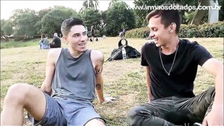 Muie, cuplu, fără șa – videoclip public cu tinere curve gay slabe, futute în anus fără șa