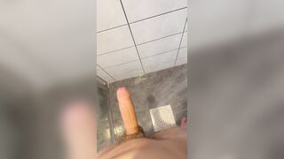 eighteen-Yr-Senior Novice Takes Steaming Solo Douche – First-ever Time on Came