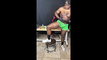Oiled Muscled Gay Streamer Jerking Giant Cock After Working Out