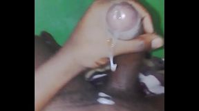 Neg&atilde_o pirocudo gozando