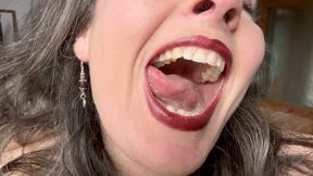 let's check in details her sexy wide open mouth avi