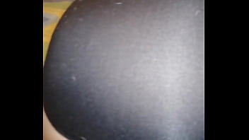 ENCUENTRO A MI AMANTE SIN ROPA INTERIOR Y ME COMO SU LINDO CO&Ntilde_O