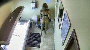 ”Cam - Unshaved Cunt in Solarium”