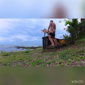 Risky fuck on the beach with cumshot