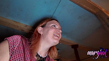 Je visite la cave d'un papy et je me retrouve avec une bouteille dans le cul Je ...