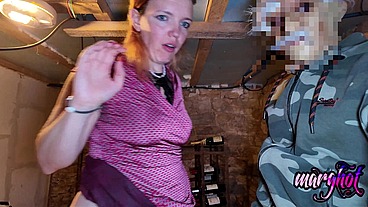Je visite la cave d'un papy et je me retrouve avec une bouteille dans le cul Je ...