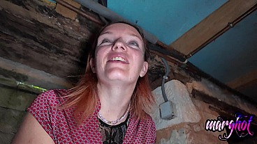 Je visite la cave d'un papy et je me retrouve avec une bouteille dans le cul Je ...
