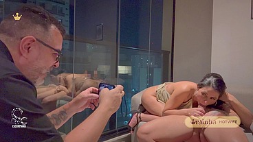 Meu CORNO assistindo outra vez sua RAINHA HOTWIFE levando a rola grossa pro DOTADO - VÍDEOS COMPLETOS NO SHEER