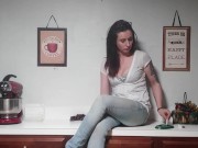 Smoking Jewels, Kitchen 1
