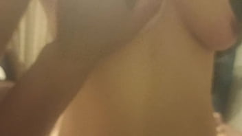 Que rico es moverse encima de una VERGA latina morena