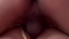 Sonido del culito cómo se resistencia a las metidas apretando mucho con descarga adentro