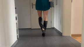 ITCHY LEATHER BOOTS KIRA - MP4 Mobile Version