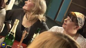 Mature minxes fuck and make love at the lesbian bar