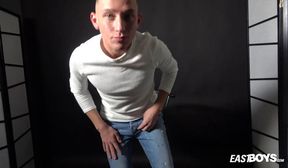 Solo boy jerking his curvy teen cock on the chair