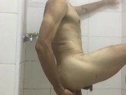 Coelhinho fudendo no chuveiro