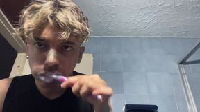 SWEET BOY BROSHING HIS TEETH AND FUCKING HIS SEX TOY