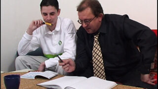 Giovani insegnanti europei magri e cicciottelli gay troie scopate analmente, grosso cazzo