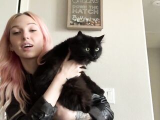 Camgirl Leaves the Abode - HARPERMADI