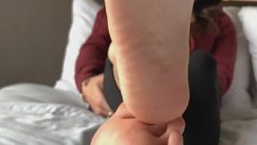 FOOT SLAVES MUST WORSHIP THE QUEEN