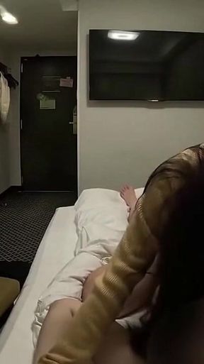 Facereveal Black-haired Beauty’s Second Round, Thrilling with a Bold Ride and Deep Creampie Peaks