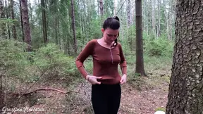Real Russian couple filmed their uexpected blowjob in the wood