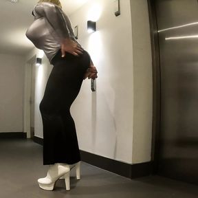 Muscle Glamazon Crazy Public Elevator Sissygasm