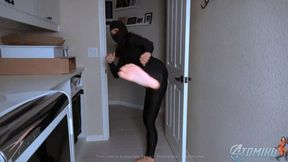 NINJA TOMIKO VS INVISIBLE GUARDS - WMV