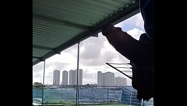 Neg&atilde_o da pica grande e dura fazendo chamada de v&iacute_deo com a gordinha safada mostrando os peitos grandes