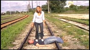 Dominante Ladies trample slaves