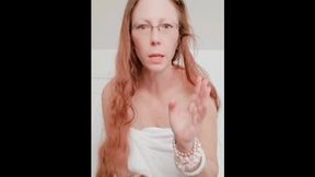 Milf Helps Your Bee Sting and Hand Fetish WMV