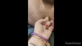je doigte le cul et pisse sur ma putefoot job doigtage anal insulte +uro