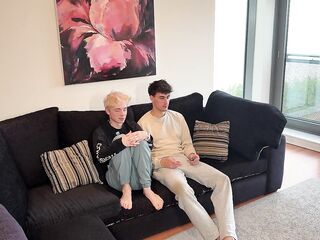 Blow job during Fortnite Gaming