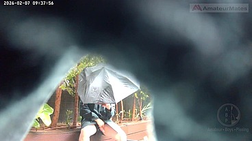Amateur guy caught peeing in a public park