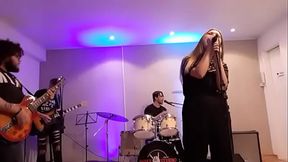 Novinha Gostosa Mostrando Suas Habilidades Com A Boca