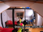 Wie lange es dauert in den aufblasbaren MD-Latex Cyborg Anzug zu kommen