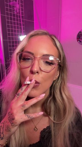Goddess Gigi Smoking Dildo Blowjob
