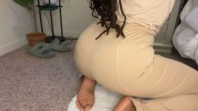 Ass Smothering & Foot Worship