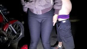 Prostituta barata ganhando seu misero dinheiro chupando pau e dando o anus sem camisinha