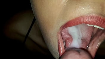 chupadas espectaculares de mi hermanastra ella es una buena chupadora de vergas
