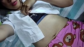 Actriz colombiana se masturba con sus tangas