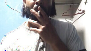 Massiivisilla kulleilla varustetut homohölmöt iskevät toisiaan ennen kuin hakkaa perseitä