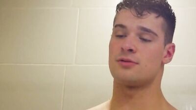 Muscled inked hunk is fucked in the bum by his buddy