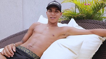 Novinho gostoso fodendo o amigo