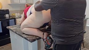 Terrified Woman Calls for Help with a Snake in Her Home and Learns an Unexpected Lesson from the Expert