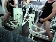 masturbandose en el gym