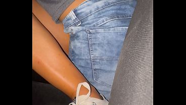 Hotwife deixa corno manso no carro vai ca&ccedil_ar comedor sozinha e volta com um desconhecido que mete no p&ecirc_lo e deixa cheia deleite pro marido limpar