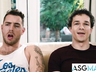 Str8 Weenies Invite Neighbour to Finish 'em Off in Circle Jerk