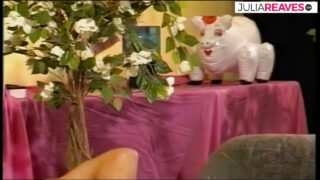 Astrid Pils y Ela Star se follan el culo con dureza, con conversaciones sucias y sexo oral.