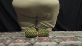 BigmommaKat plays with her food