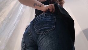 Tight jeans to try on in the clothing store avi